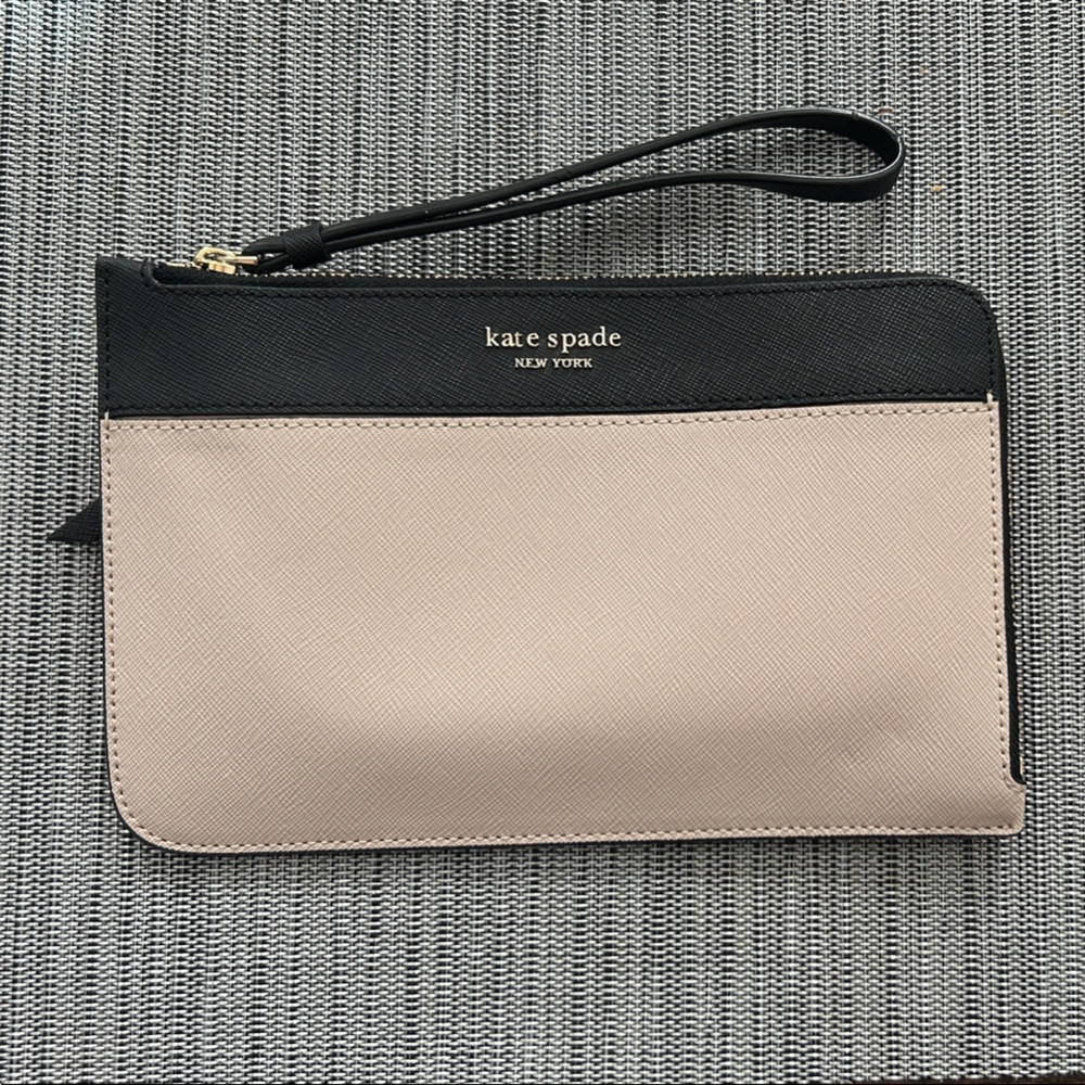 Kate Spade Black and Cream Wristlet